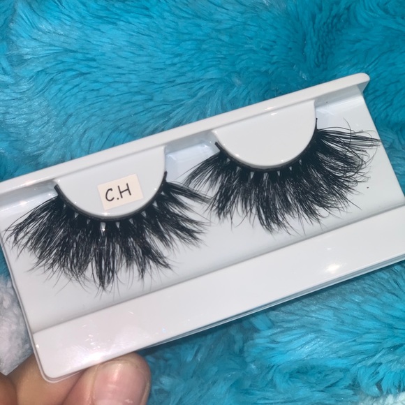 Lashes For Sale - Picture 2 of 6